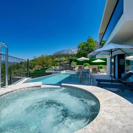 Bianca With Sea View 4*